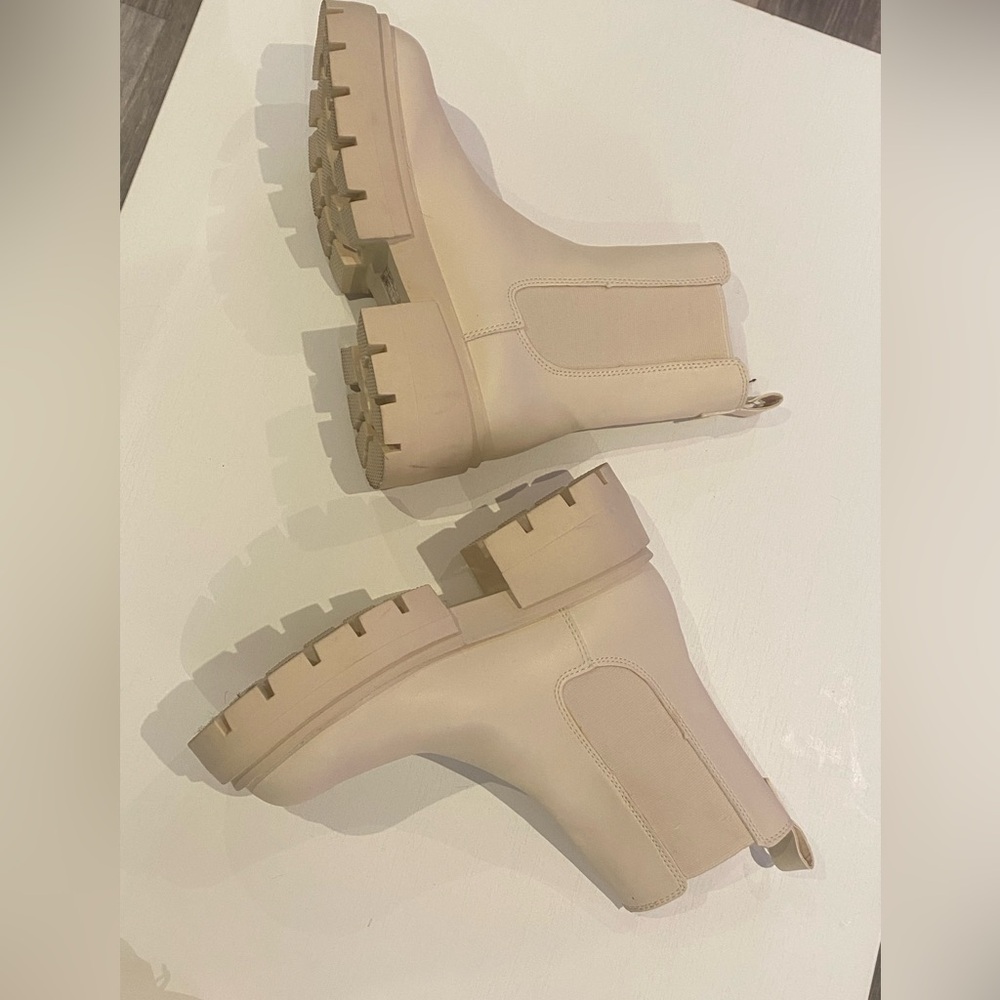 NWOT Off-white Rain Boots